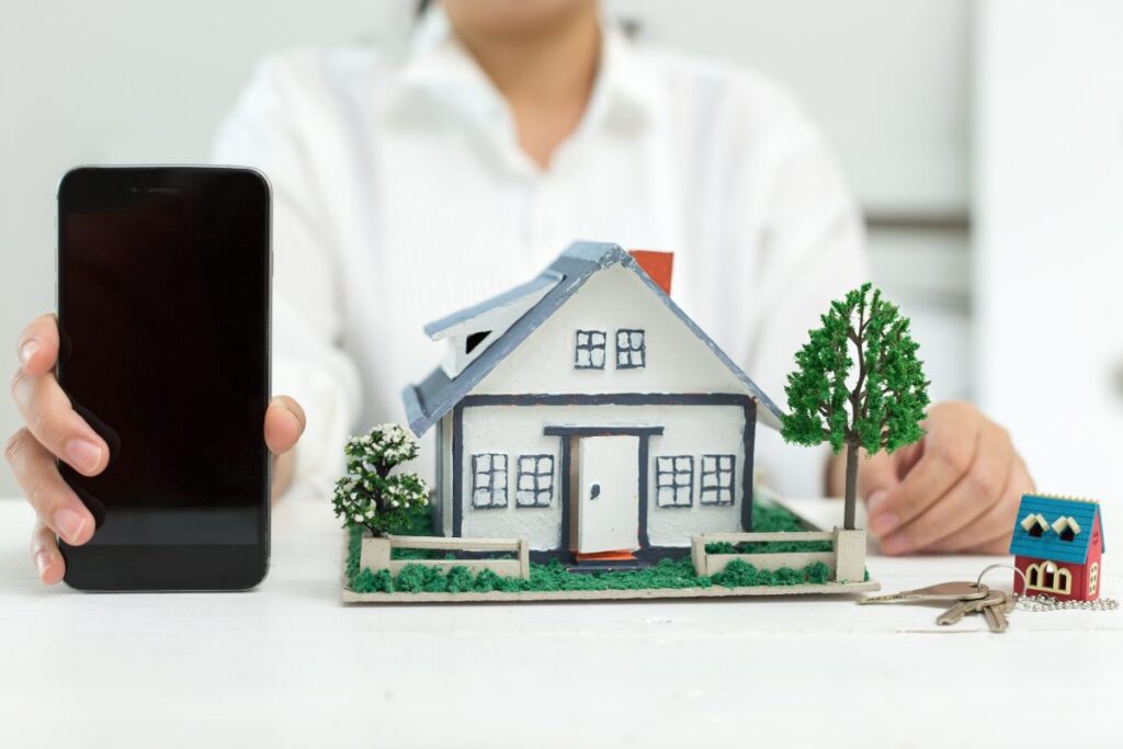 The growth story of GL Homes from a small Florida builder to a leading real estate company under the Ezratti family's leadership.